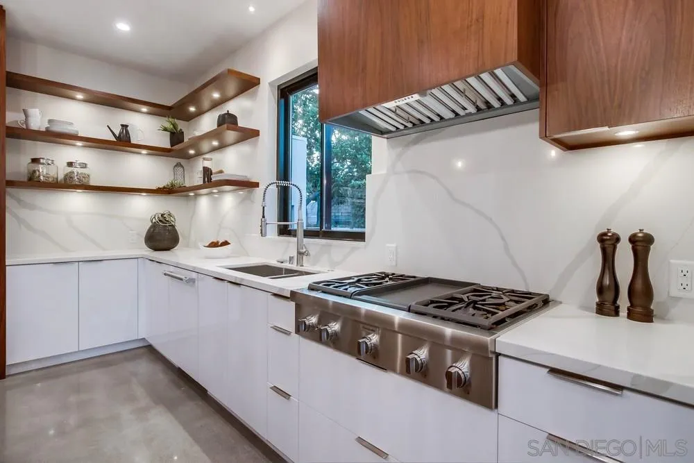 -6582828919159837224